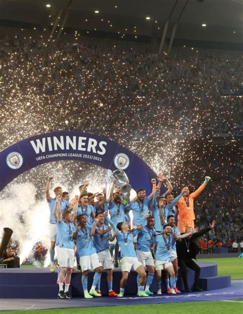 Euforia Manchester City Angkat Piala Liga Champions 2022 2023 Di Podium