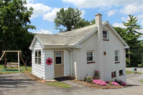 Paradise Amish Guesthouse - Amish Farm Stay