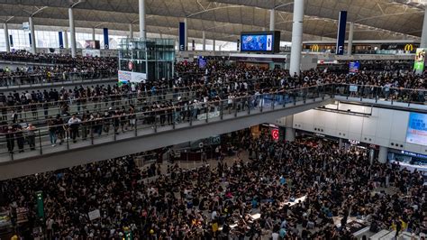 Hong Kong Airport Suspends Check-Ins in 2nd Day of Disruptive Protests