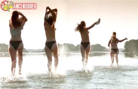 Naked Philippine Pachl in Liebling bring Hühner ins Bett