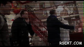 Puta caliente con tetas pequeñas es follada duro por la vagina recortada XVIDEOS