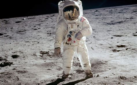 Astronaut On The Moon Wallpapers Top Free Astronaut On The Moon