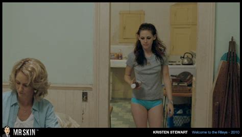 Naked Kristen Stewart In Welcome To The Rileys