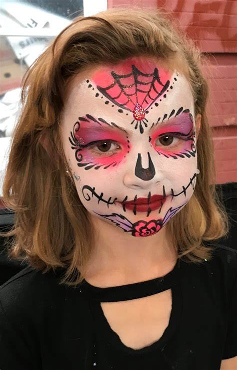 Totenkopf schminken Kinder Make up Idee für Halloween mit