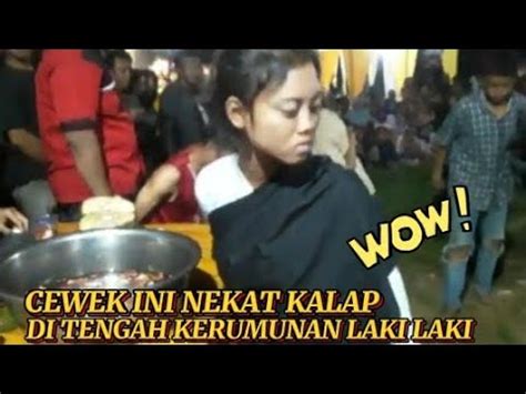 Cewek Satu Ini Nekat Kalap Di Tengah Kerumunan Laki Laki Angling