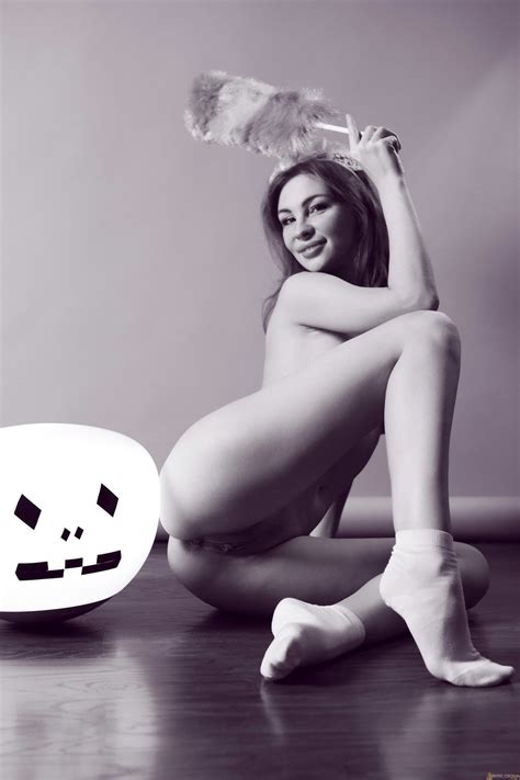 Hot Chick Cecelia Strips And Puts Her Nice Body On Display 15 Photos