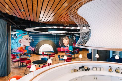 Строительные работы в офисе сети коворкингов "Креативные Штаты".