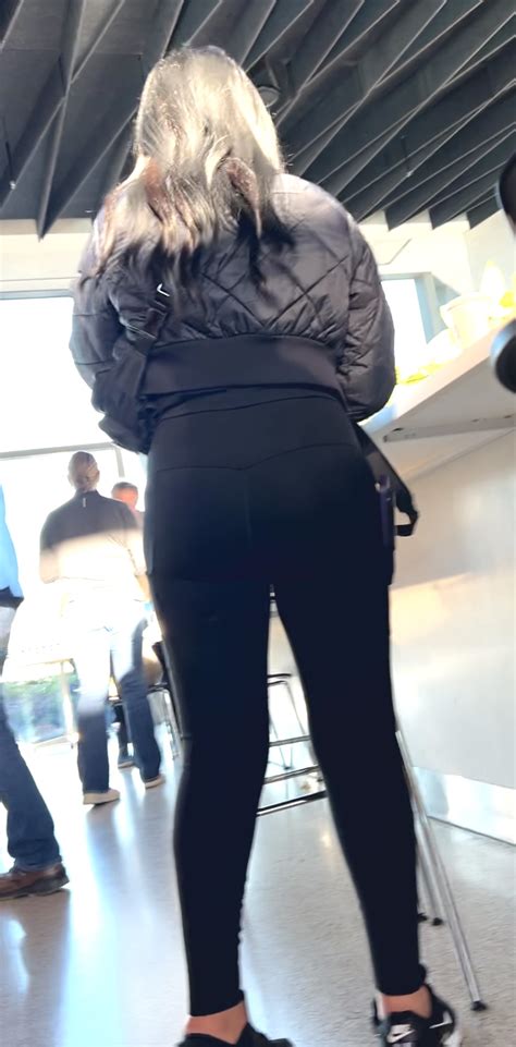 Pretty Latina Milf Round Ass In Yoga Pants Bright Sun Oc Video Spandex Leggings Yoga