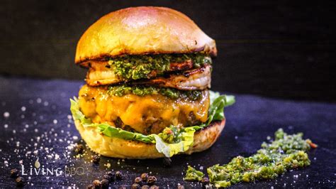 Surf N Turf Burger Mit Pimientos De Padron Chimichurri Livingbbq De