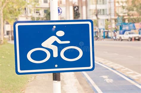 bicycle sign    street stock image image  bicycle road