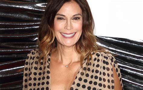 Pas de retouches pas de négativité en bikini Teri Hatcher évoque