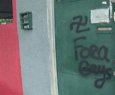 Vândalos picham muro de casal gay símbolo nazista e frase homofóbica O Impresso MT