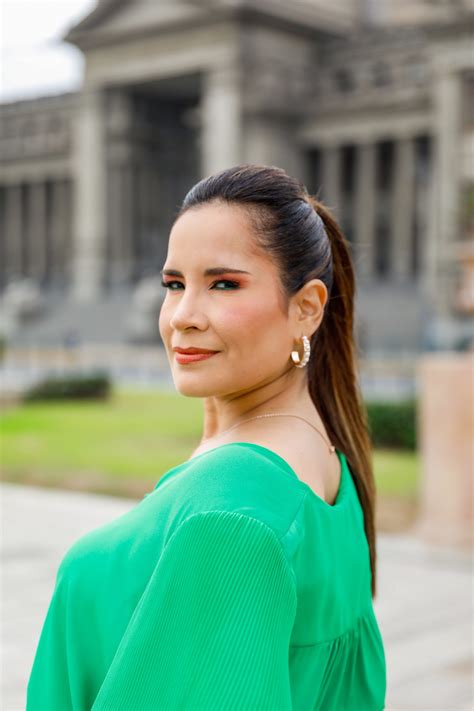 Lizbeth Cueva Ser La Conductora De En Tu Defensa Nuevo Programa De Latina Televisi N