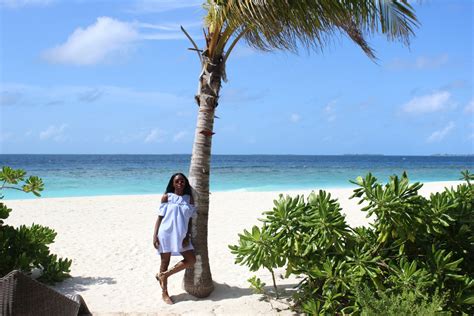 Styling the blue dress in three simple and chic ways