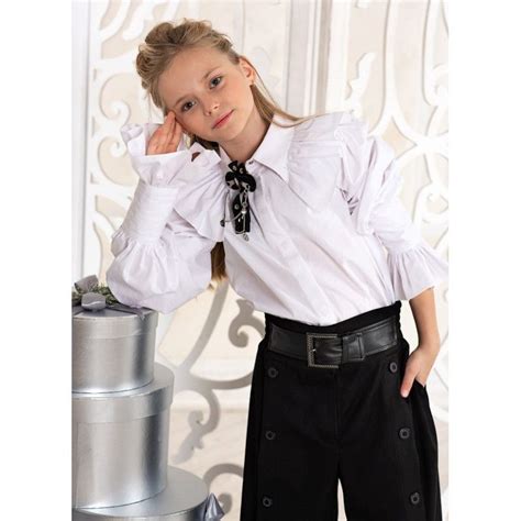 Блузка нарядная для девочки с воротником-жабо и пышными рукавами купить ...