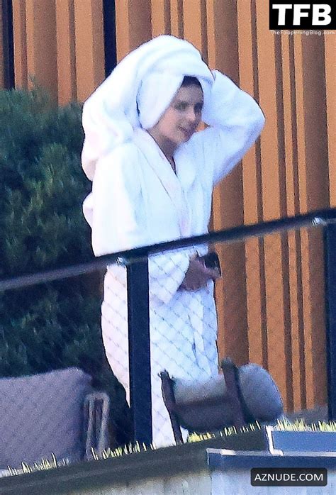 Addison Rae Sexy Seen Showing Off Her Hot Curves In A Black Bikini At Sereno Resort In Italy