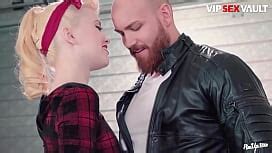 VIP SEX VAULT HOT CHICK HAS HER TIGHT PINUP PUSSY RAMMED GOOD BY HORNY BOYFRIEND XNXX
