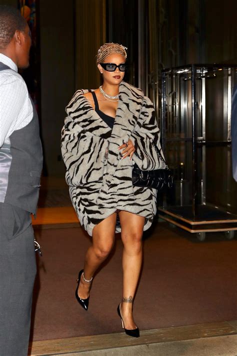 Rihanna Nipslip Sexy Cleavage Nyc Party Hot Celebs Home