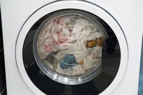 A Washing Machine that Works in the Spinning Process, Wring the Laundry ...