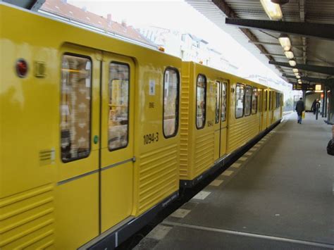 Kleinprofilzug Typ G Auf Der Hochbahnstrecke Der U2 Berlin Oktober