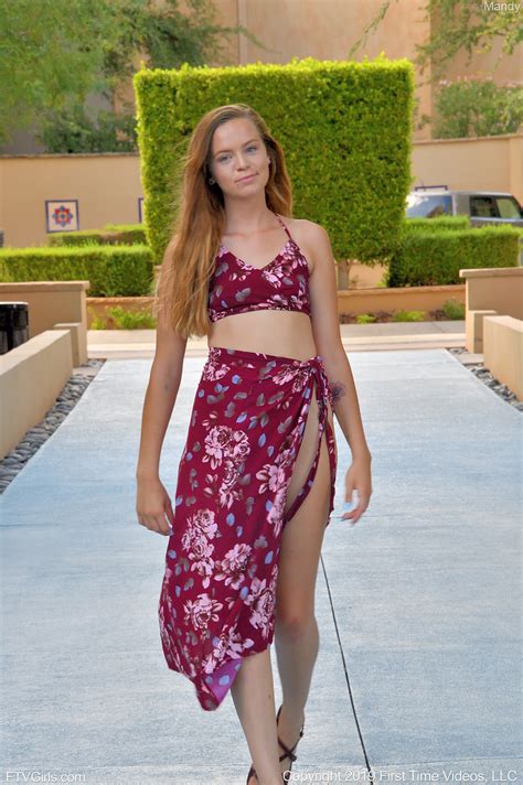 Amateur Babe Mandy Teases With Her Hot Legs While Posing In A Seductive