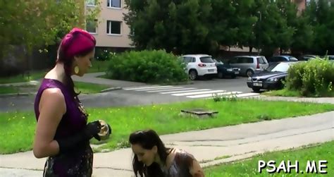 Babe Gets Feet Worshipped