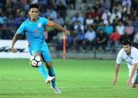 Watch Sunil Chhetri Reacts In Disgust As Fan Throws National Flag At
