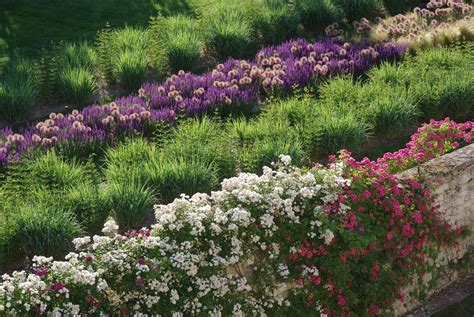 Le Château du Rivau et ses jardins de conte de fées La terre est un