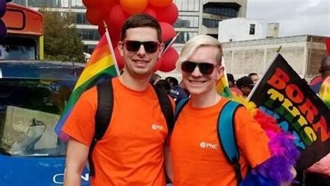 Gay Couple దతతత తసకనన ఇదదర పలలలప గ జట లగక దడ ఏళల జల శకష వధచన