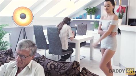 Xvideos Putas Pai Recebendo Boquete Da Filha Safada Cnn Amador