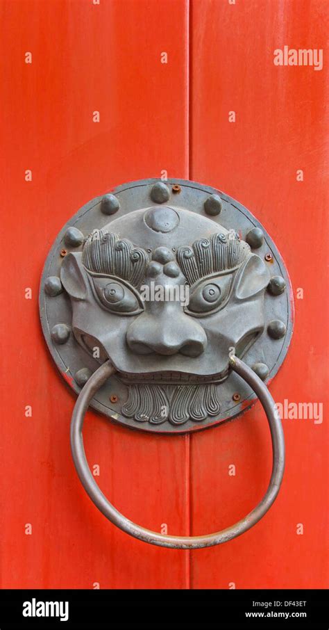 Chinese Dragon Door Hi Res Stock Photography And Images Alamy