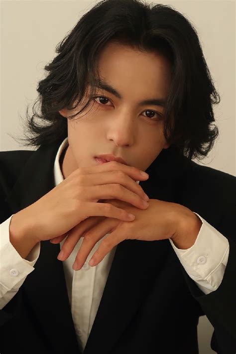 Oái ăm của hot boy mạng đi đóng phim Vào vai nam nhân bị ăn gạch vừa giả nữ đã gây chấn động