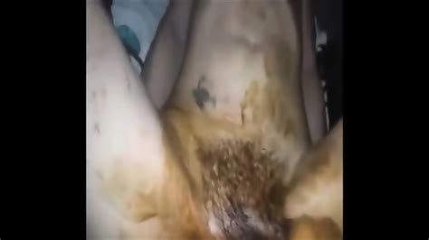 Chica Peluda Follada Anal Y Cagando Con Los Dedos