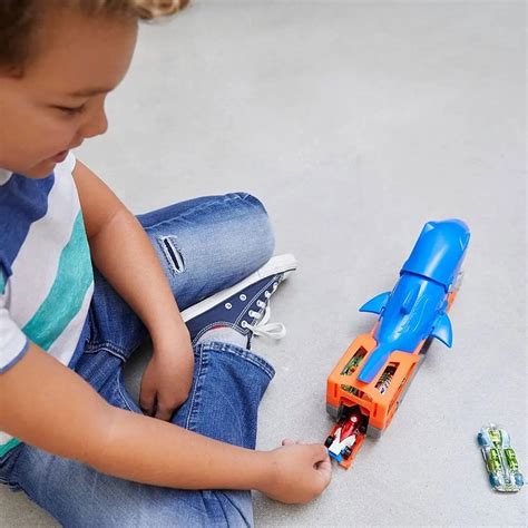 Hot Wheels Köpek Balığı Taşıyıcı GVG36 Limon Oyuncak