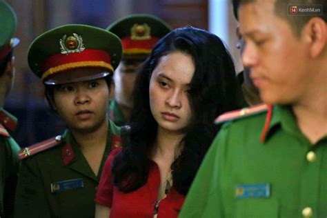 Ngày thứ xét xử Văn Kính Dương và người tình hot girl Ngọc Miu Các bị cáo liên tục quay lại