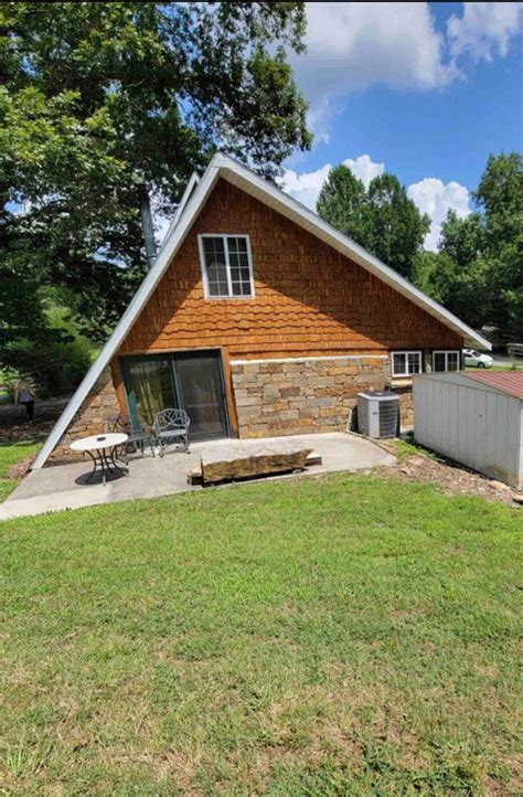 Country houses offer a peaceful escape from the noise of city life 3