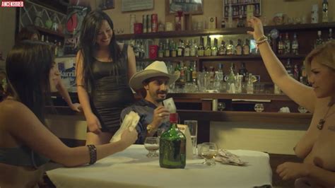 Naked Unknown Latina In El Dinero No Cae Del Cielo