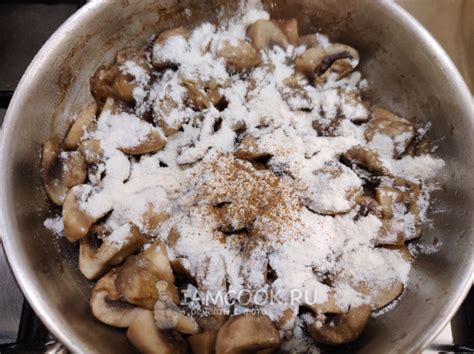 Грибной жульен на сковороде — рецепт с фото пошагово. Как приготовить ...