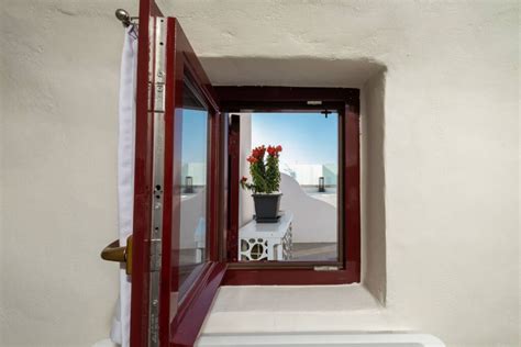 Tholos - Rooms in Santorini Greece