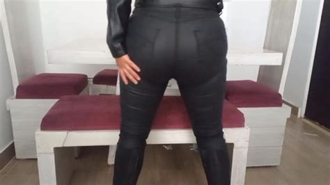 Latina Sexy Con Culo Enorme Secome Polla Dura Vestida En Cuero Baila Pornhub