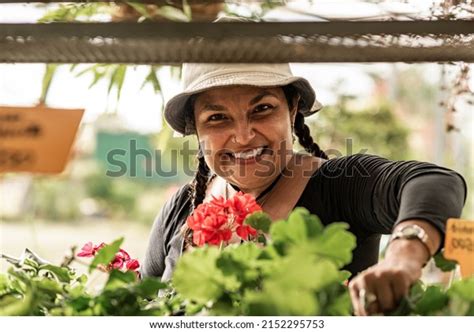 Im Genes De Mujer Latina Industrial Im Genes Fotos Y Vectores De Stock Shutterstock