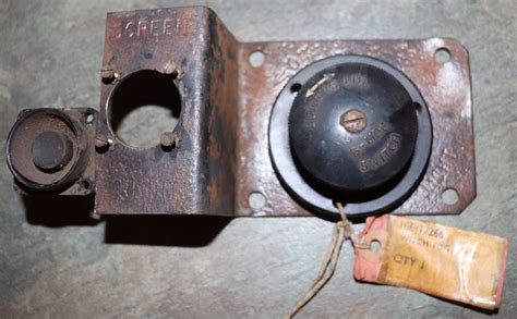 Mystery Un-Known Instrument Unit / Bracket ? - Tracked vehicles - HMVF