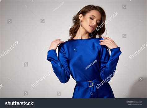 Beautiful Woman Fashion Model Makeup Brunette Stock Photo 1918687337 Shutterstock