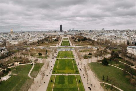 An Elegant Eiffel Tower Wedding in Paris