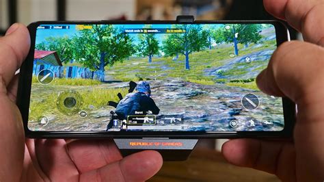 Asus Rog Phone Hands On With Android S Most Powerful Phone Youtube