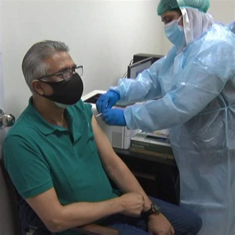top pakistani health official feels fine   covid  dose