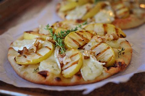 Grilled Apple And Brie Flatbread Recipe