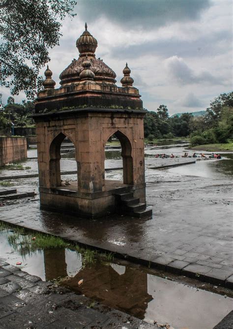 Temple at Menavali Ghat, Maharastra | Indian temple architecture, Beautiful architecture, Indian ...