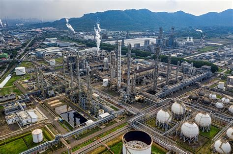 How Does the Petroleum Equalisation Fund Support Oil-Dependent States?