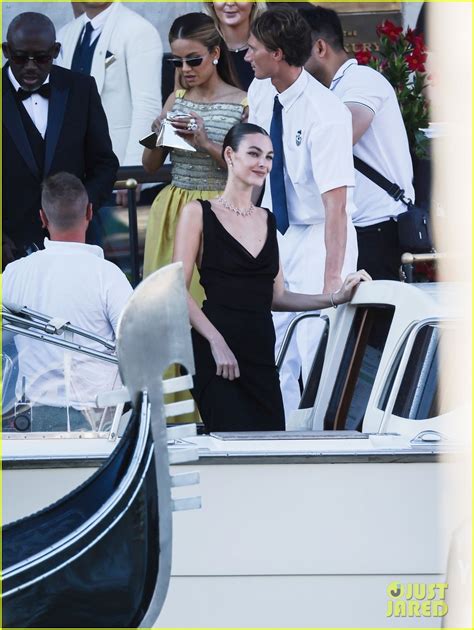 Leonardo DiCaprio Wears a Baseball Hat to Bezos Wedding with Girlfriend